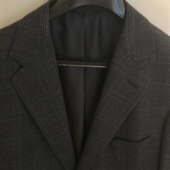 CUSTOM MADE MENS DESIGNER WOOL TWO BUTTON GRAY, BLUE, TAN AND BLACK SPORTCOAT - Picture 2 of 8
